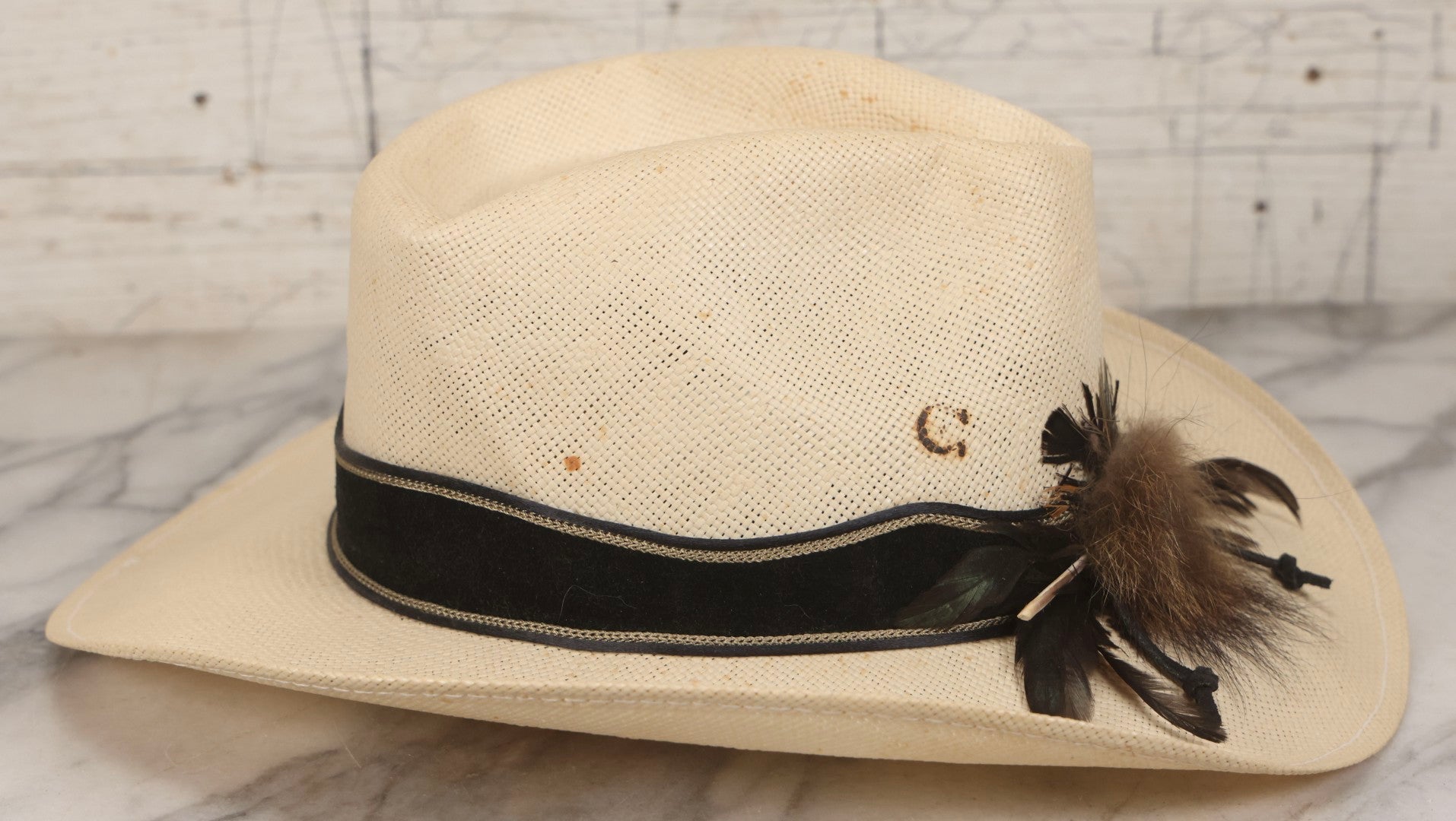 Lot 103 - Modern “A Genuine Charlie 1 Horse Original” White Straw Cowboy Hat, Made In U.S.A.., Size Medium