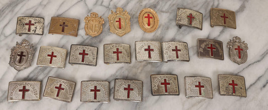 Lot 110 - Grouping Of 22 Vintage And Antique Knights Templar Masonic Belt Buckles With Red Cross And Motto "In Hoc Signo Vinces" ("In This Sign You Shall Conquer")