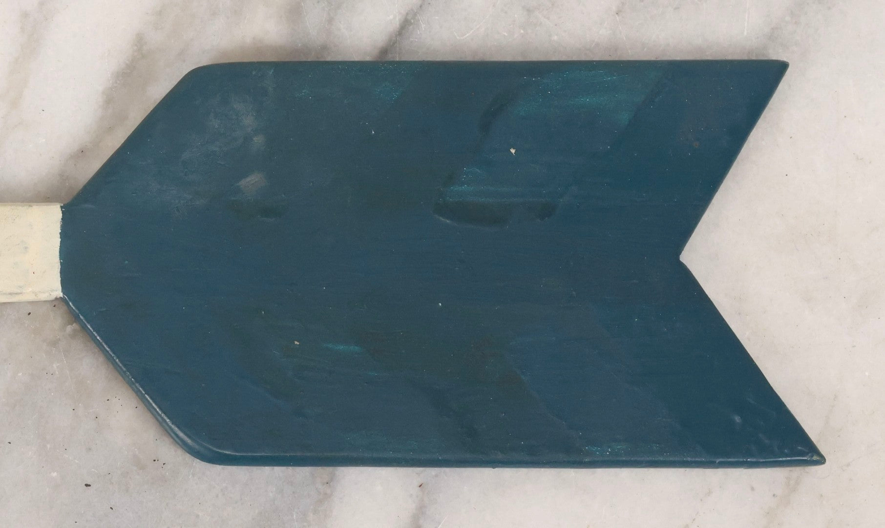 Lot 114 - Vintage Folk Art Hand-Cut And Hand-Painted Wooden Arrow Sign With Red Point, White Shaft, And Blue Fletching, 13-3/4" L