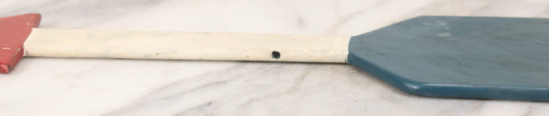 Lot 114 - Vintage Folk Art Hand-Cut And Hand-Painted Wooden Arrow Sign With Red Point, White Shaft, And Blue Fletching, 13-3/4" L