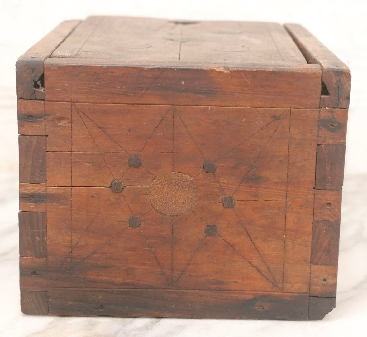 Lot 008 - Antique Handmade Folk Art Dovetailed Wood Box With Sliding Lid And Compass Star Inlay Design, 5-1/4" H