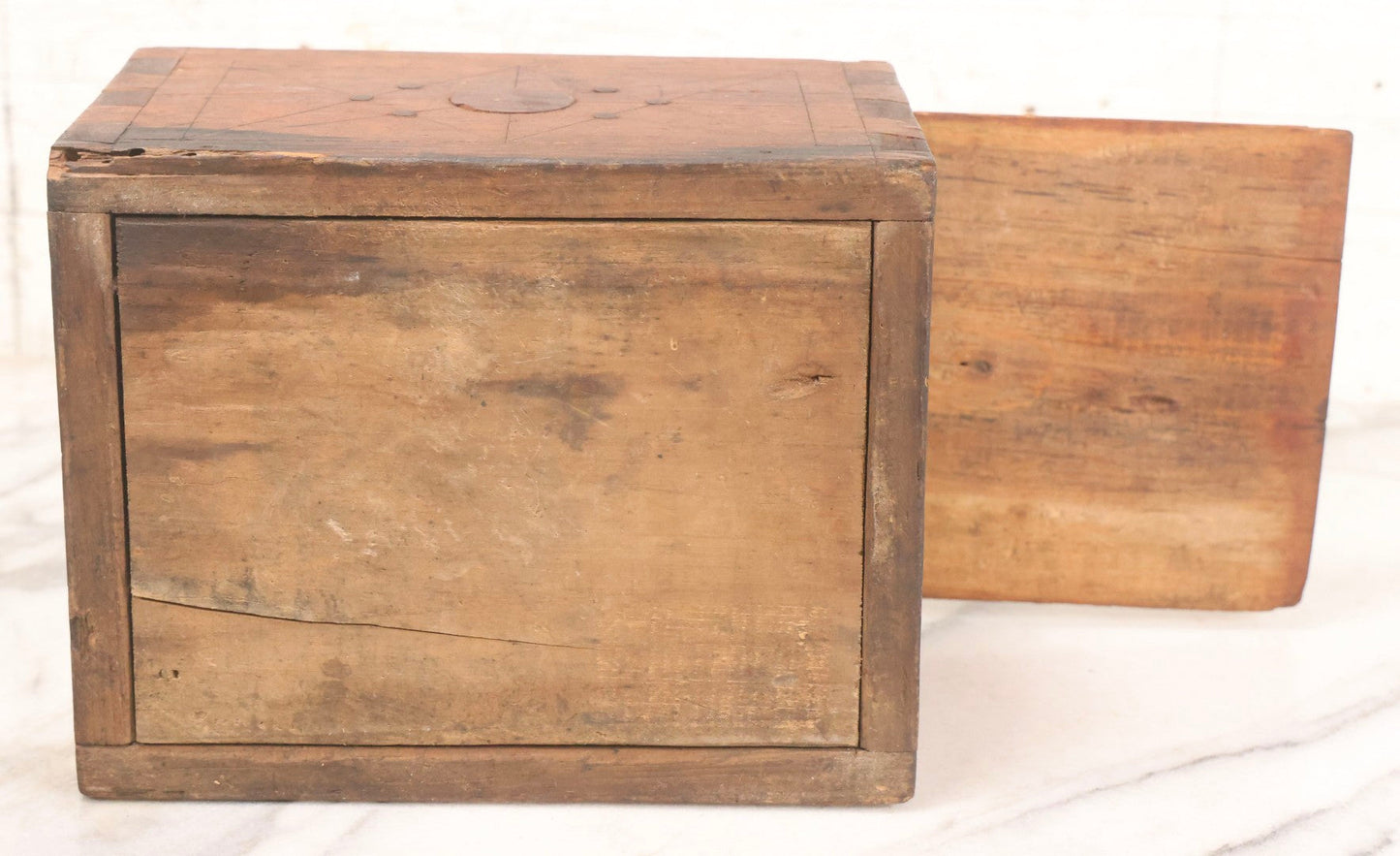 Lot 008 - Antique Handmade Folk Art Dovetailed Wood Box With Sliding Lid And Compass Star Inlay Design, 5-1/4" H
