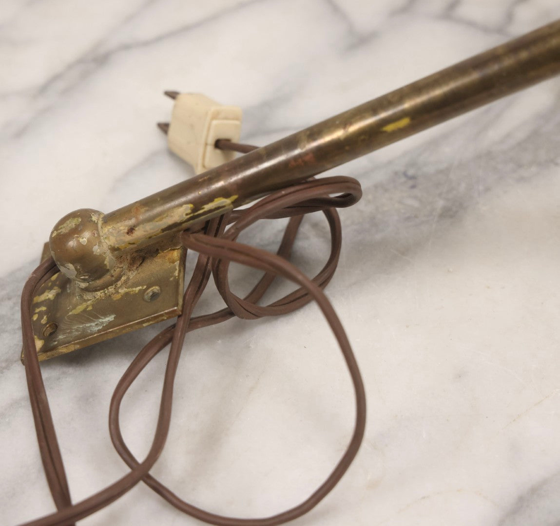 Lot 015 - Antique Brass Desk-Mount Light Fixture From The Ritz-Carlton Hotel, Boston, Massachusetts, With Lion And Crown Badge