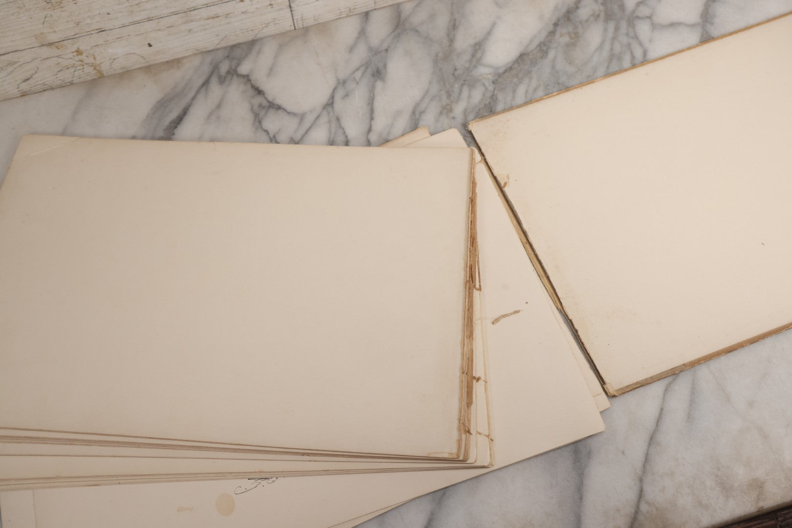 Lot 033 - “Pictures Of People” Antique Illustrated Book By Charles Dana Gibson, Published By R.H. Russell & Son, New York, And John Lane, London, 1906, Note Poor Condition, Craft Grade