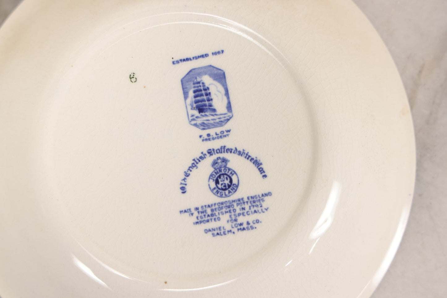 Lot 076 - Vintage Daniel Low & Co. “House Of Seven Gables, Salem, Mass.” Blue Transferware Souvenir Plate By J. Roth, Staffordshire, England, 7-1/4" Diameter