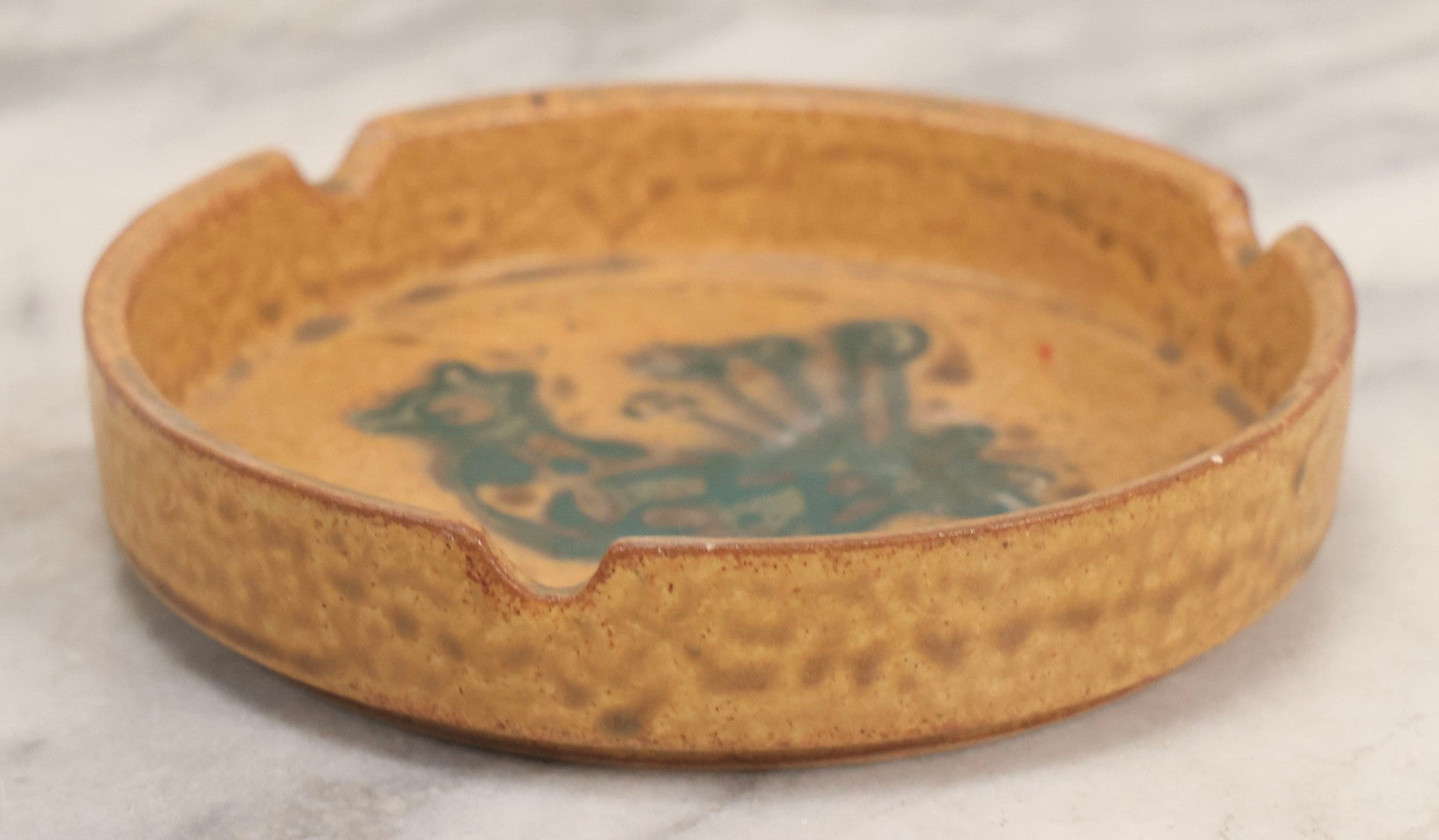 Lot 109 - Vintage Studio Pottery Ashtray With Stylized Chicken Motif And Speckled Glaze
