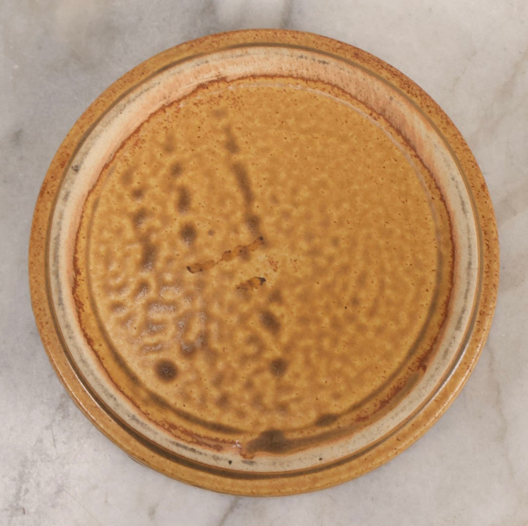 Lot 109 - Vintage Studio Pottery Ashtray With Stylized Chicken Motif And Speckled Glaze