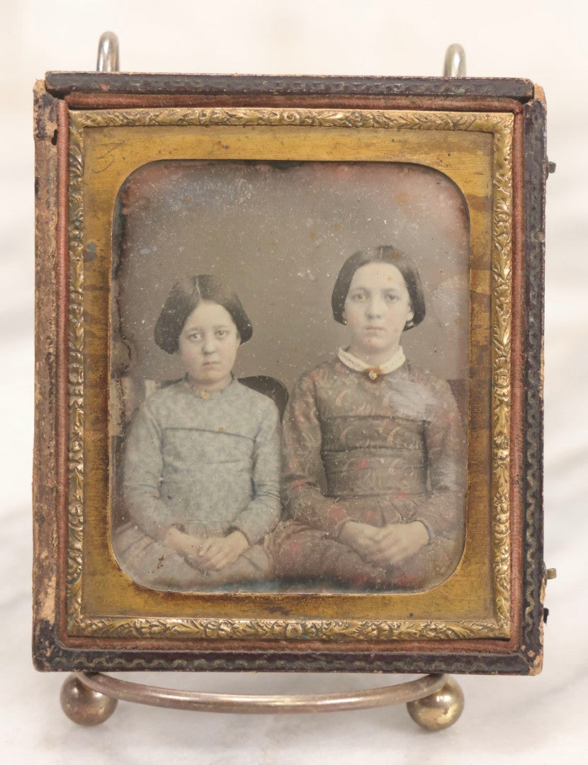 Lot 121 - Antique 1/6th Plate Tinted Daguerreotype Photograph Of Two Young Girls In Half Leatherette Union Case