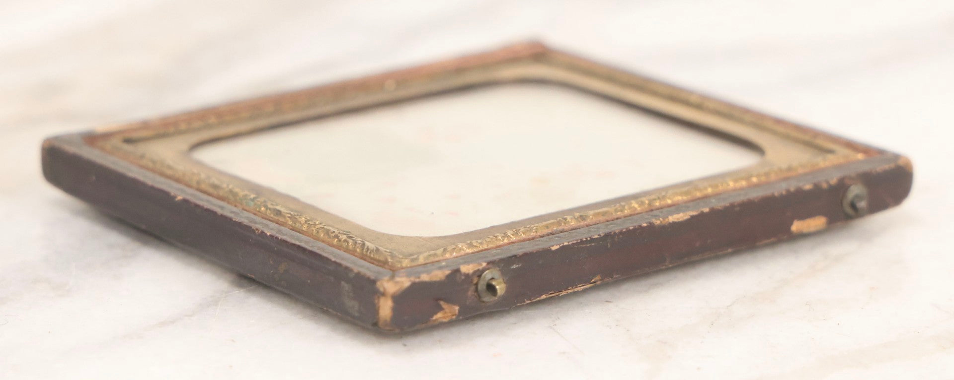 Lot 121 - Antique 1/6th Plate Tinted Daguerreotype Photograph Of Two Young Girls In Half Leatherette Union Case