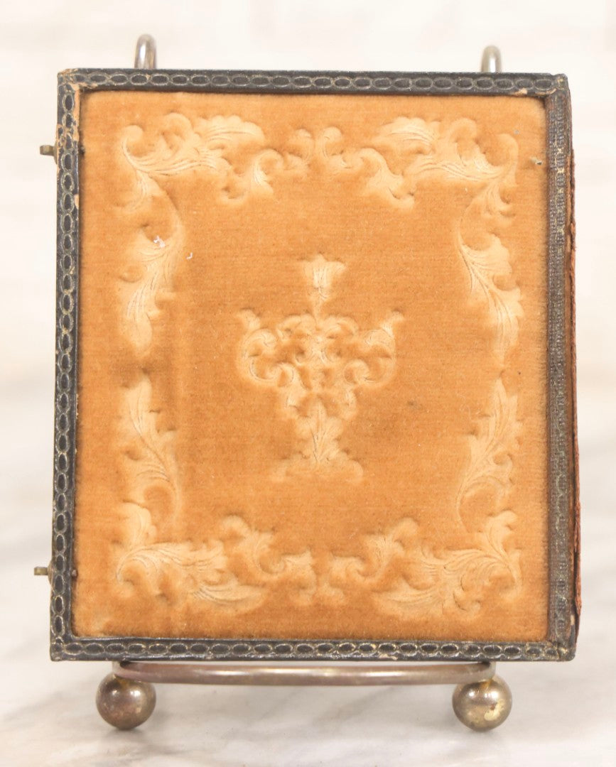 Lot 123 - Antique 1/6th Plate Daguerreotype Photograph Of Young Woman With Curly Dark Hair Resting Head On Hand In Full Split Leatherette Union Case