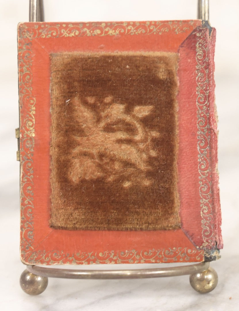 Lot 124 - Antique 1/9th Plate Daguerreotype Photograph Of Bearded Man In Split Lacquered Case With Mother-Of-Pearl Inlay