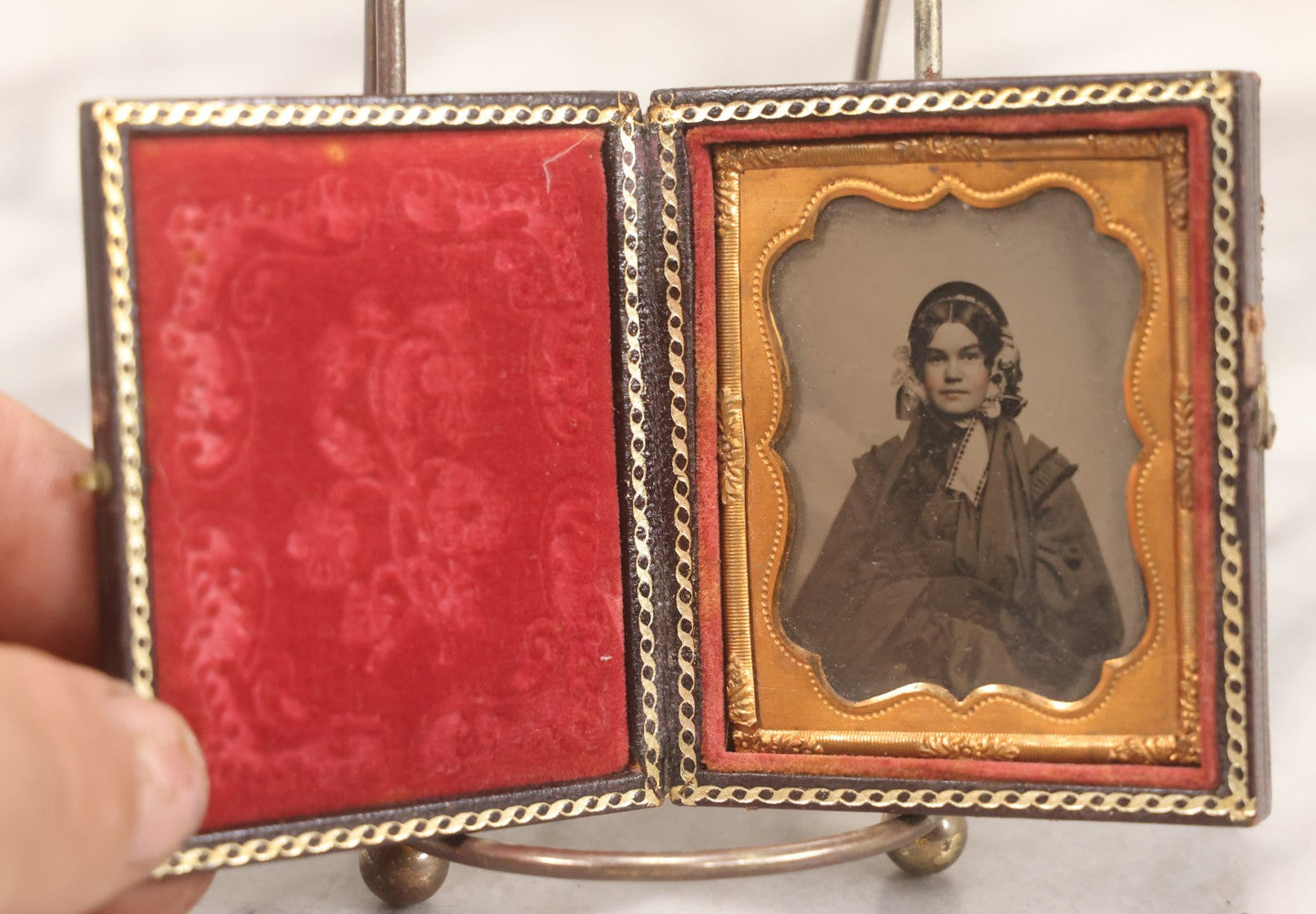 Lot 126 - Antique 1/9th Plate Ambrotype Photograph Of Young Woman Wearing Bonnet And Shawl, In Full Leatherette Union Case