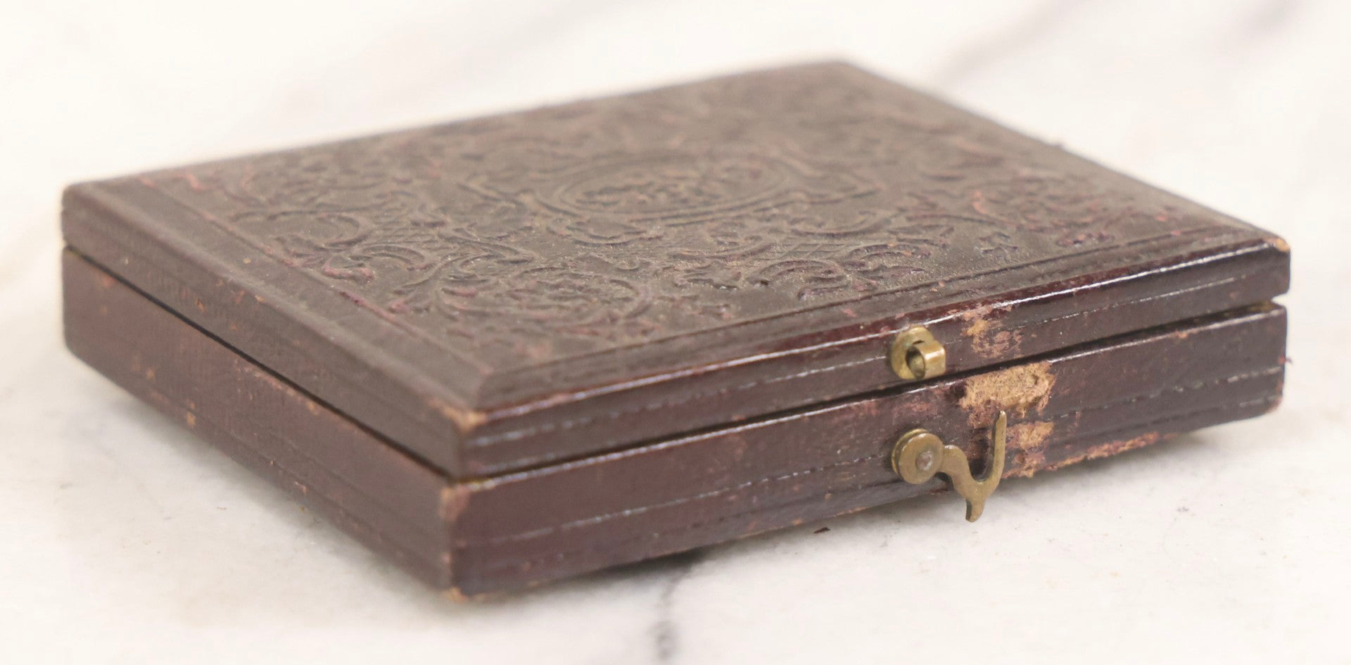 Lot 126 - Antique 1/9th Plate Ambrotype Photograph Of Young Woman Wearing Bonnet And Shawl, In Full Leatherette Union Case