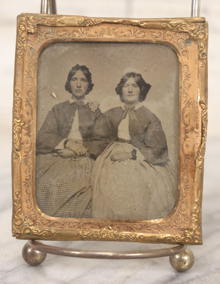 Lot 134 - Grouping Of Eight Antique Photographs Including Daguerreotype, Ambrotypes, Ruby Ambrotypes, And Tintypes, Depicting Men, Women, And Children