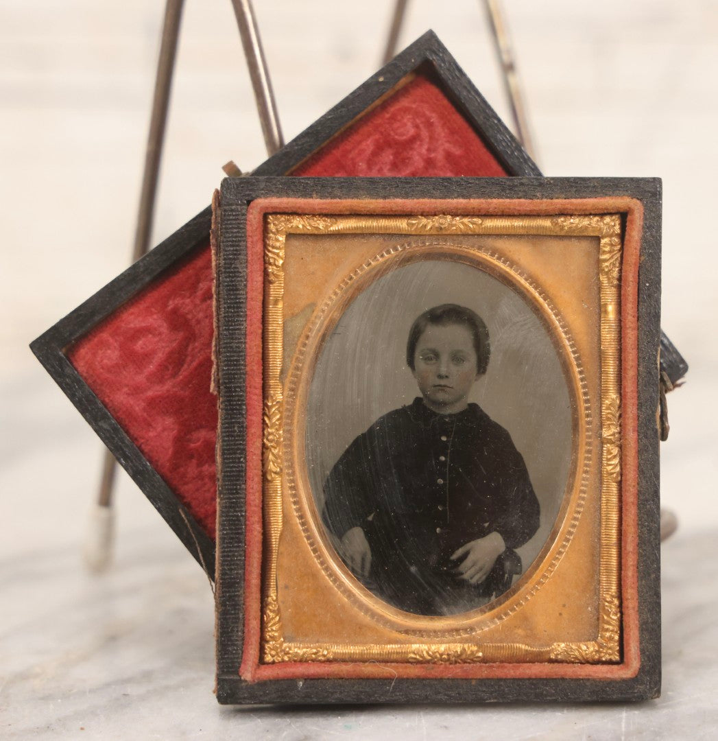 Lot 134 - Grouping Of Eight Antique Photographs Including Daguerreotype, Ambrotypes, Ruby Ambrotypes, And Tintypes, Depicting Men, Women, And Children