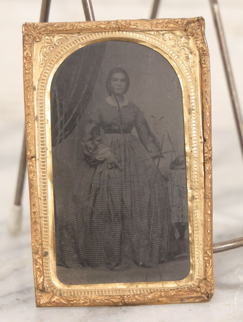 Lot 134 - Grouping Of Eight Antique Photographs Including Daguerreotype, Ambrotypes, Ruby Ambrotypes, And Tintypes, Depicting Men, Women, And Children