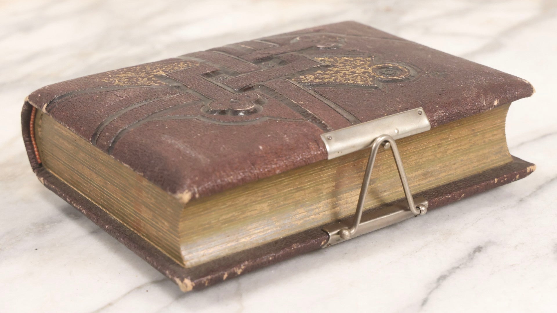 Lot 140 - Antique Portrait Photograph Album With 15 Carte De Visite C.D.V.., 2 Cabinet Card, And 3 Tintype Photographs Of Men, Women, And Children