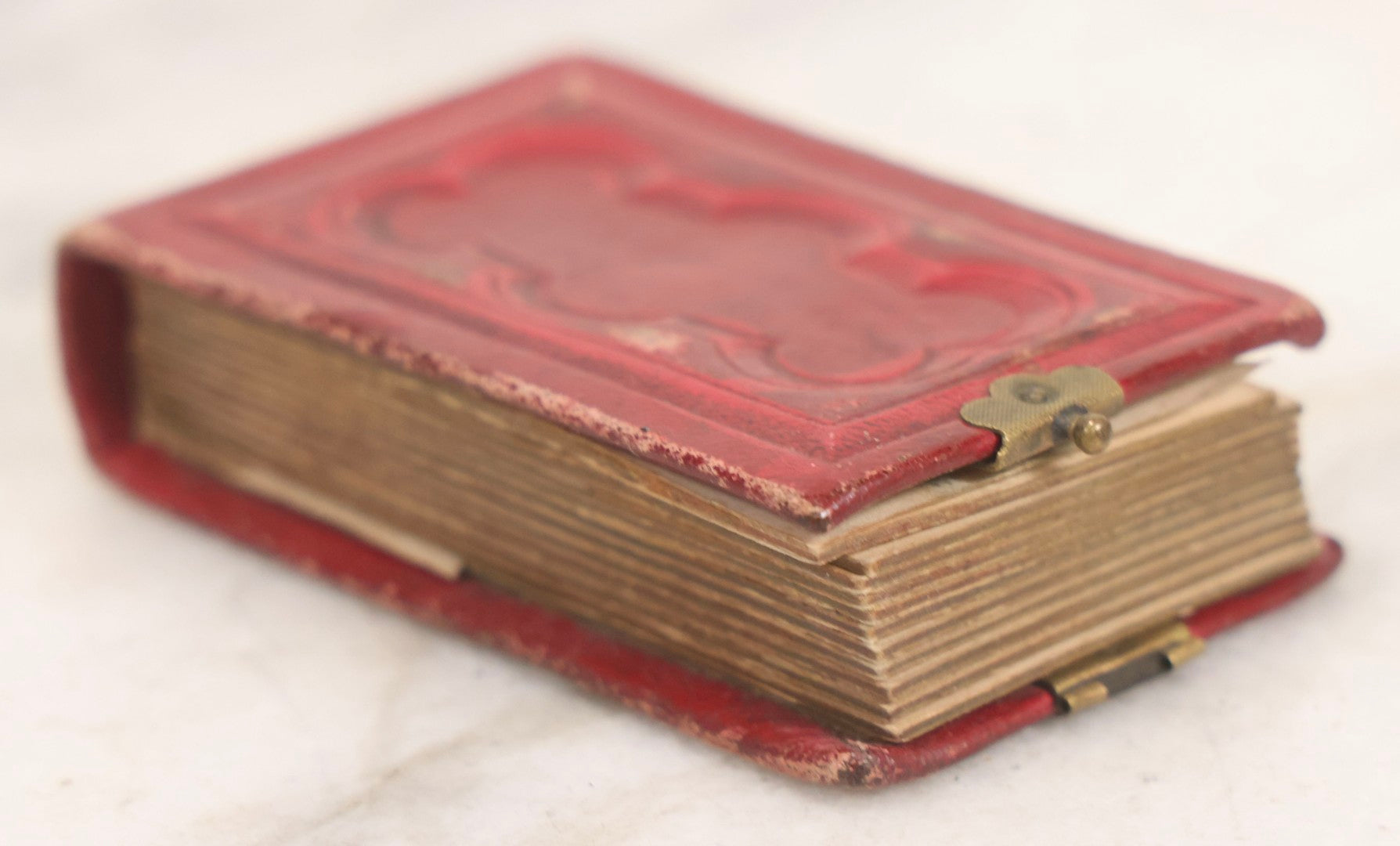 Lot 141 - Antique Gem Tintype Album With 26 Gem Tintype Photographs Including Man In Uniform, Note Binding In Poor Condition