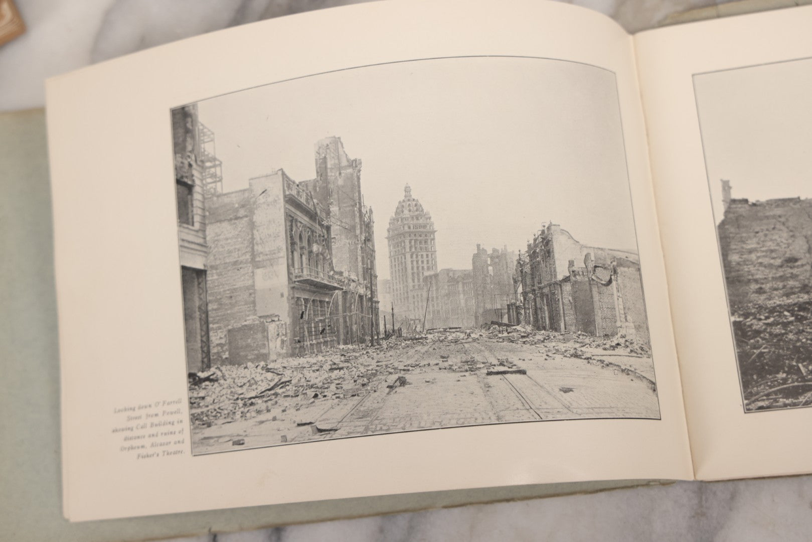 Lot 165 - "The Old San Francisco And New" Antique Earthquake And Fire Photo Booklet Published By Souvenir Book Company, Los Angeles, California, 1906