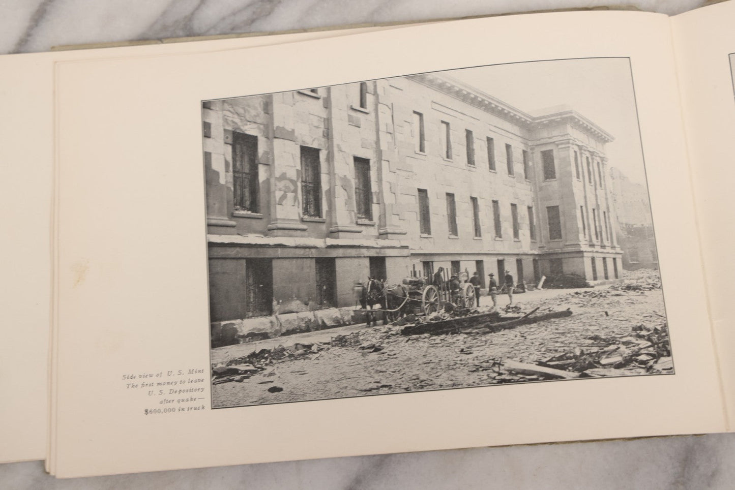 Lot 165 - "The Old San Francisco And New" Antique Earthquake And Fire Photo Booklet Published By Souvenir Book Company, Los Angeles, California, 1906