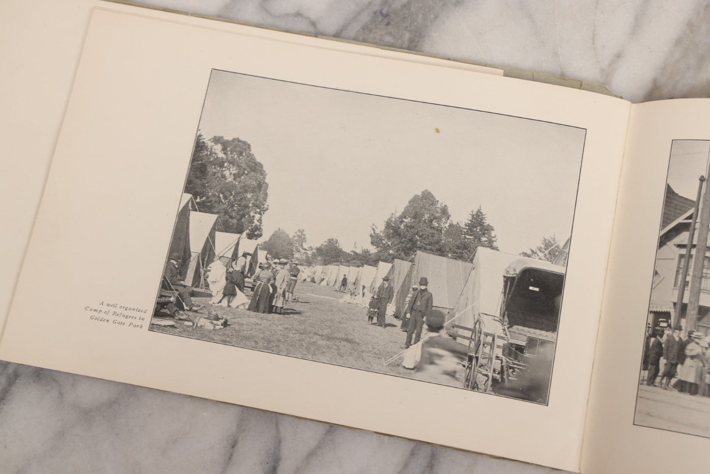 Lot 165 - "The Old San Francisco And New" Antique Earthquake And Fire Photo Booklet Published By Souvenir Book Company, Los Angeles, California, 1906