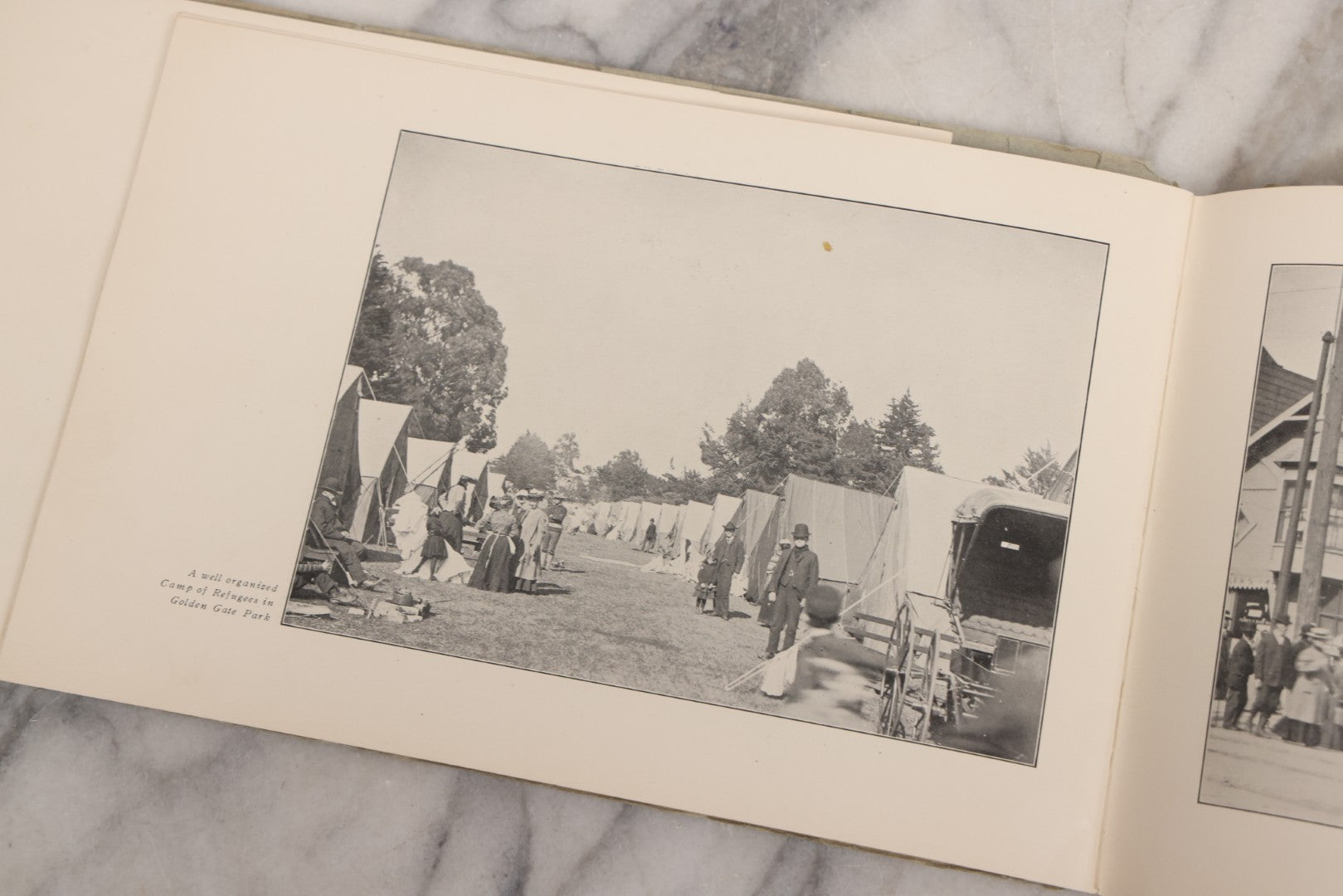 Lot 165 - "The Old San Francisco And New" Antique Earthquake And Fire Photo Booklet Published By Souvenir Book Company, Los Angeles, California, 1906