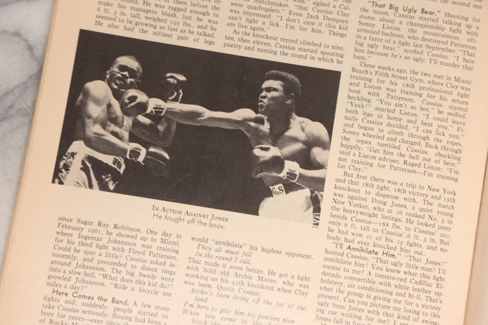 Lot 173 - Grouping Of Six Vintage Boxing And Sports Magazines Including Muhammad Ali / Cassius Clay Covers, Sports Illustrated Issues, Time Magazine, Willie Pastrano Cover, And The Ring With Frazier & Chuvalo, 1960s