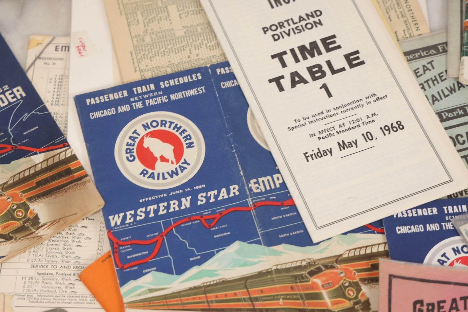 Lot 178 - Grouping Of 50+ Pieces Of Vintage Ephemera From Great Northern Railway Including Timetables, Letters, Tourism Guides, Menus, And More