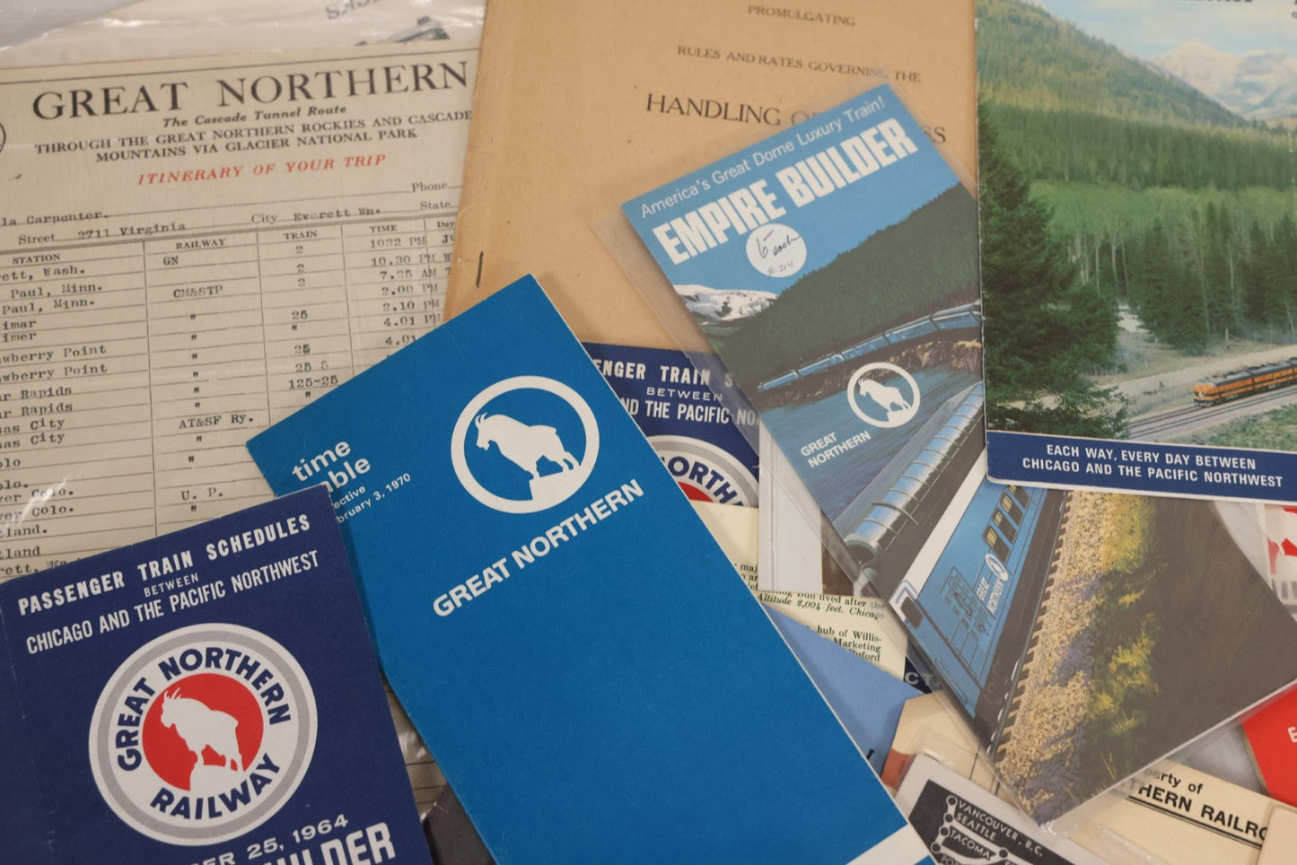 Lot 178 - Grouping Of 50+ Pieces Of Vintage Ephemera From Great Northern Railway Including Timetables, Letters, Tourism Guides, Menus, And More