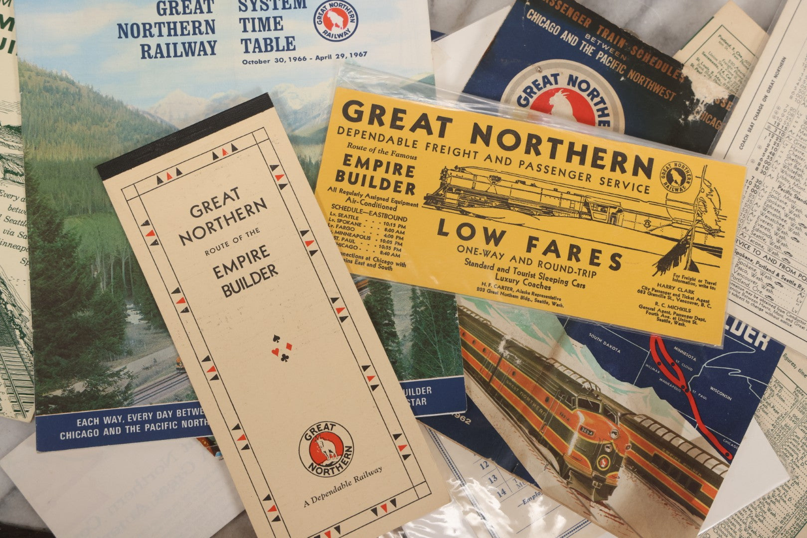 Lot 178 - Grouping Of 50+ Pieces Of Vintage Ephemera From Great Northern Railway Including Timetables, Letters, Tourism Guides, Menus, And More