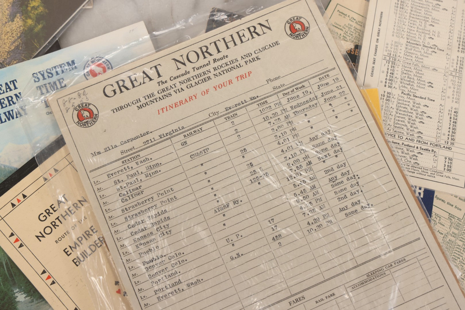 Lot 178 - Grouping Of 50+ Pieces Of Vintage Ephemera From Great Northern Railway Including Timetables, Letters, Tourism Guides, Menus, And More