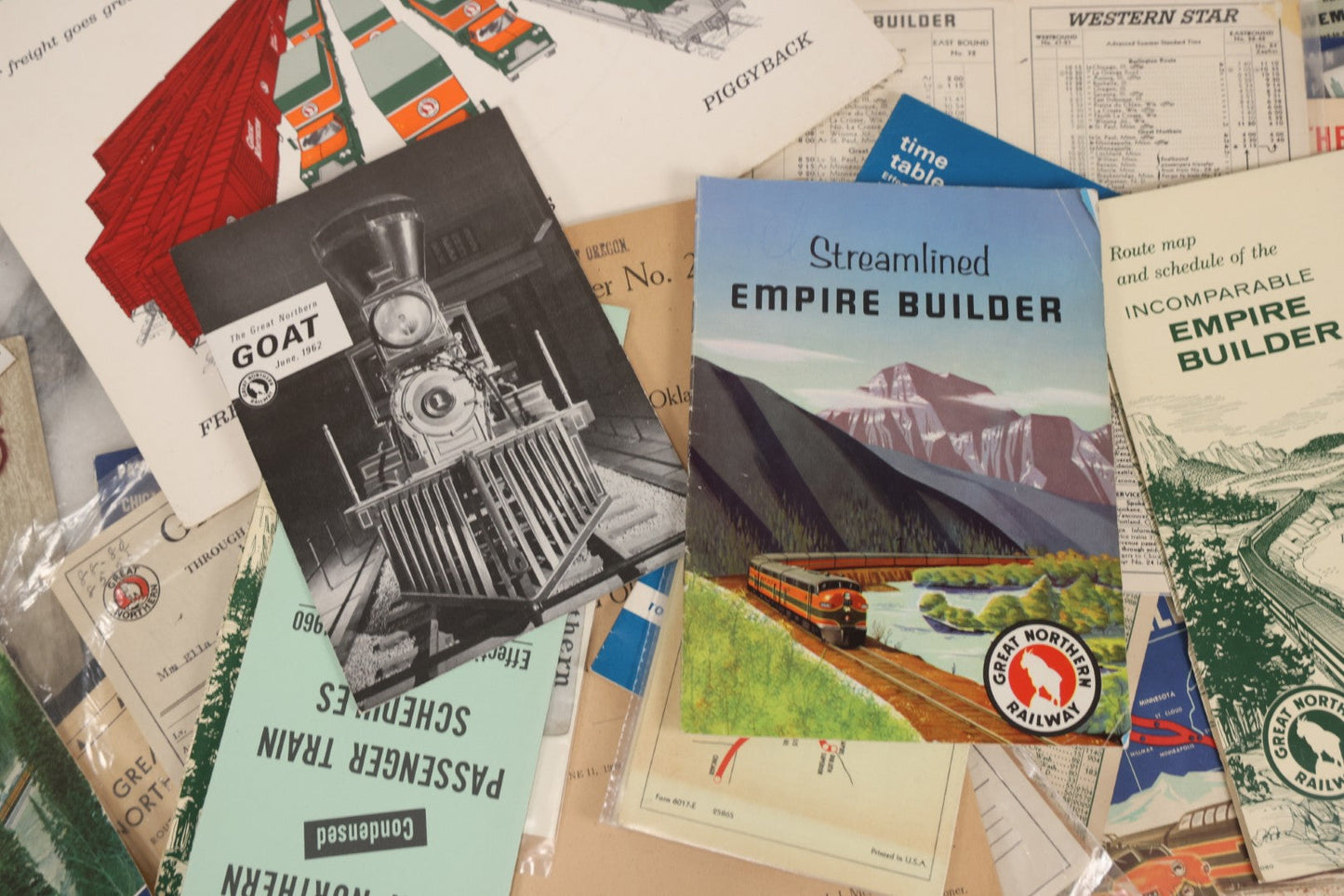 Lot 178 - Grouping Of 50+ Pieces Of Vintage Ephemera From Great Northern Railway Including Timetables, Letters, Tourism Guides, Menus, And More