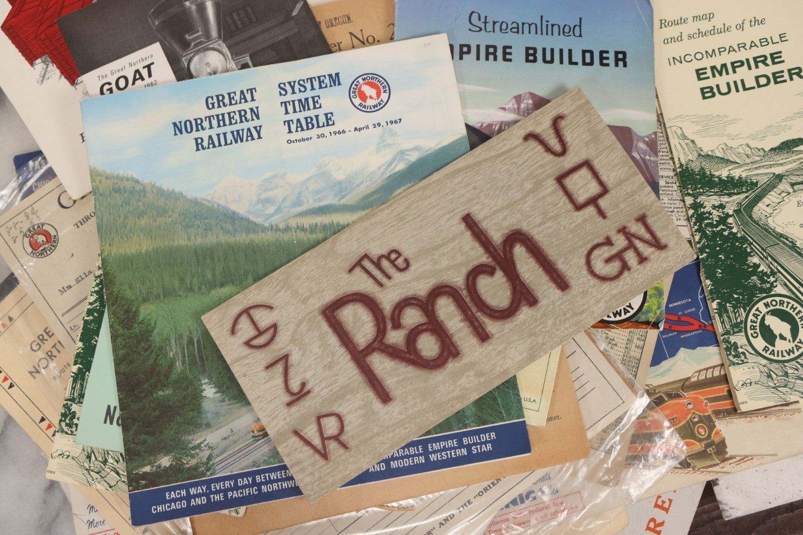 Lot 178 - Grouping Of 50+ Pieces Of Vintage Ephemera From Great Northern Railway Including Timetables, Letters, Tourism Guides, Menus, And More