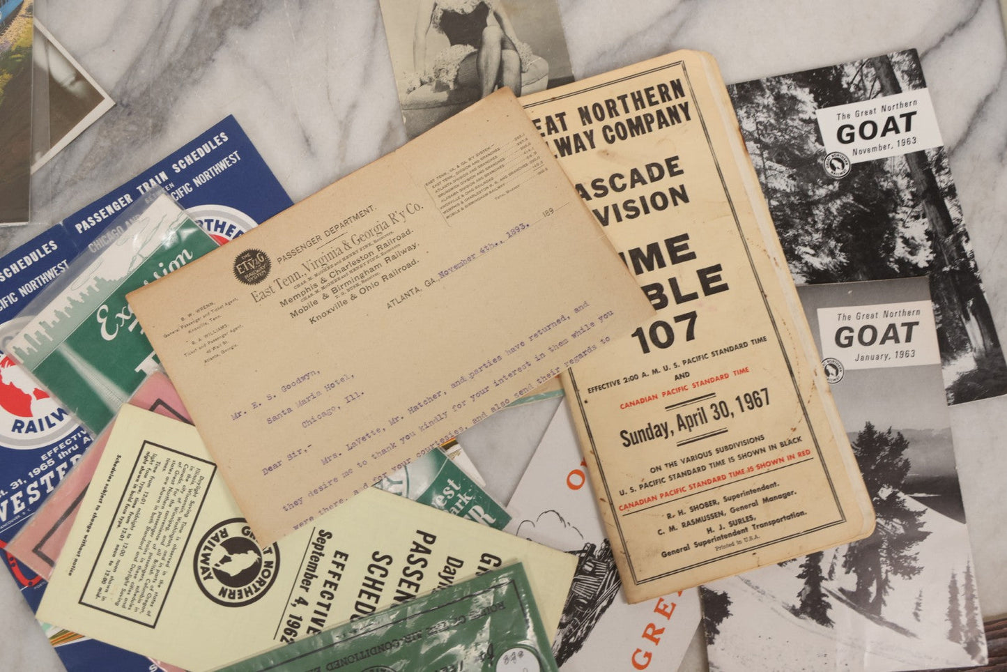 Lot 178 - Grouping Of 50+ Pieces Of Vintage Ephemera From Great Northern Railway Including Timetables, Letters, Tourism Guides, Menus, And More