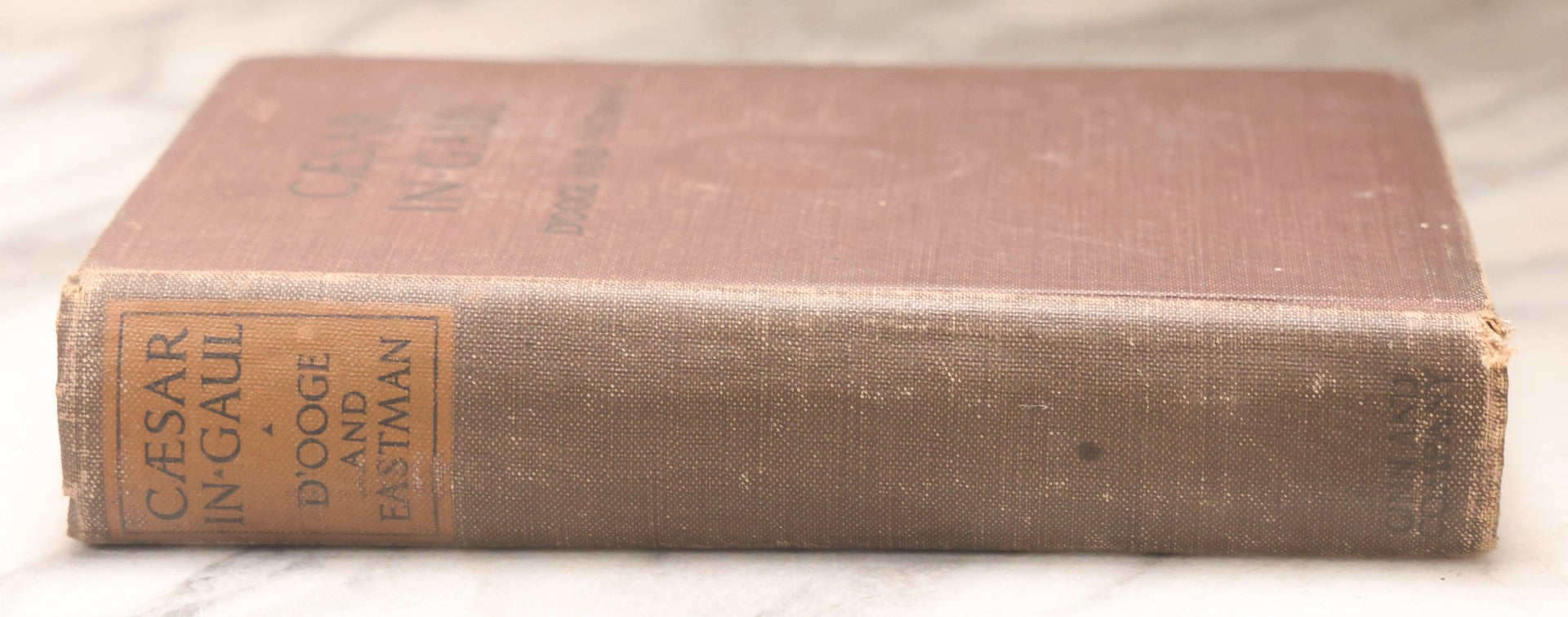 Lot 189 - "Caesar In Gaul And Selections From The Third Book Of The Civil War" Antique Illustrated Latin Language Textbook By Benjamin L. D'Ooge And Frederick C. Eastman, Published By Ginn And Company, Boston, 1917
