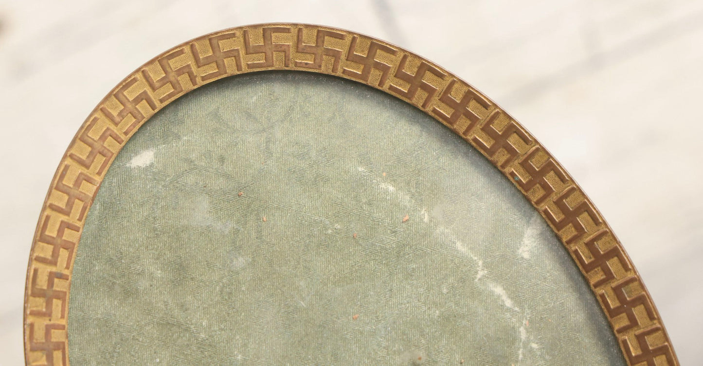 Lot 039 - Antique Brass Oval Photo Frame With Whirling Logs Motif By Kronheimer & Oldenbusch K & O Co.