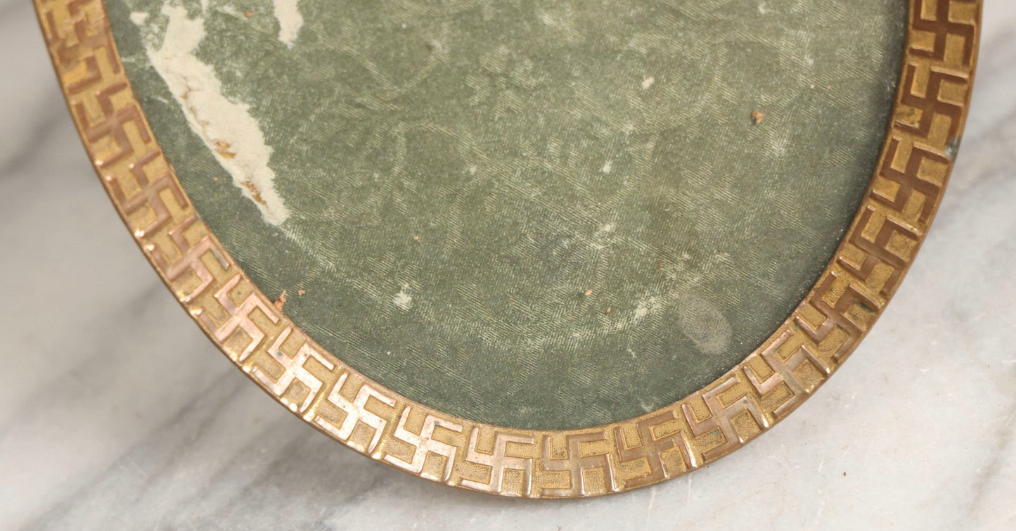 Lot 039 - Antique Brass Oval Photo Frame With Whirling Logs Motif By Kronheimer & Oldenbusch K & O Co.