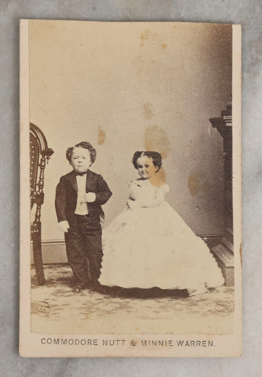 Lot 124 - Antique Carte De Visite C.D.V.. Photograph Of Sideshow Performers Commodore Nutt And Minnie Warren, With John W. Pittock Bookseller And Stationer Label, Pittsburgh, Pennsylvania, Note Trimmed Top And Staining
