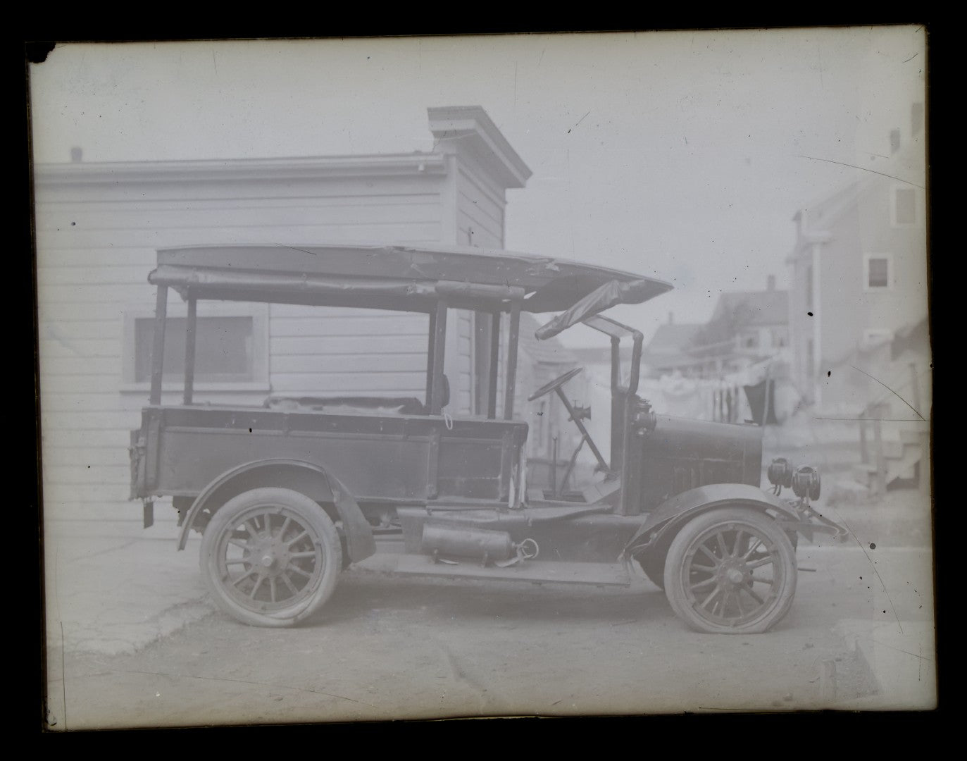 Lot 149 - Grouping Of Five Vintage Glass Plate Photographic Negatives Of Automobiles Including Broken Glass Negative Of Man Repairing Car Plus Two Film Negatives Of Same Repair Scene