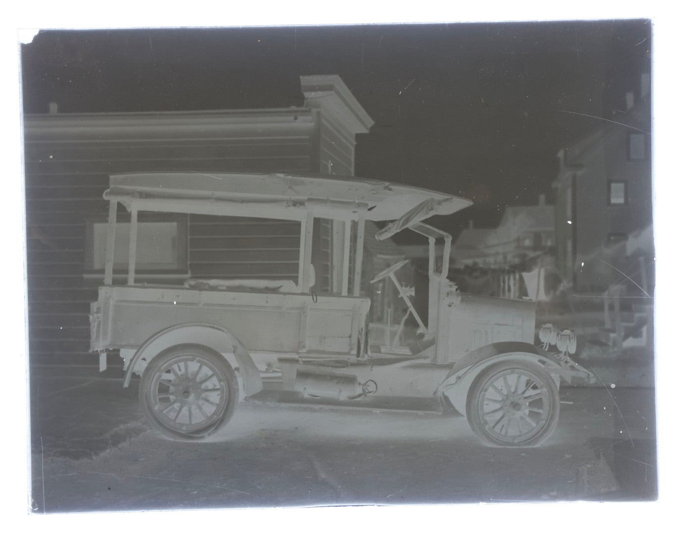 Lot 149 - Grouping Of Five Vintage Glass Plate Photographic Negatives Of Automobiles Including Broken Glass Negative Of Man Repairing Car Plus Two Film Negatives Of Same Repair Scene