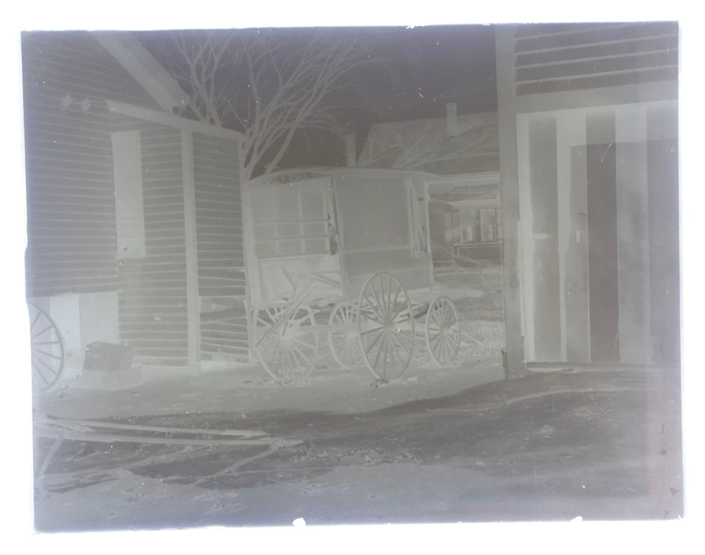 Lot 149 - Grouping Of Five Vintage Glass Plate Photographic Negatives Of Automobiles Including Broken Glass Negative Of Man Repairing Car Plus Two Film Negatives Of Same Repair Scene