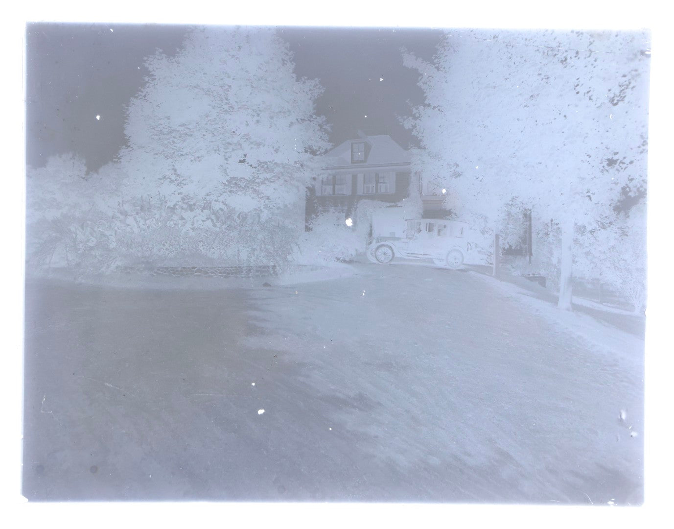 Lot 149 - Grouping Of Five Vintage Glass Plate Photographic Negatives Of Automobiles Including Broken Glass Negative Of Man Repairing Car Plus Two Film Negatives Of Same Repair Scene