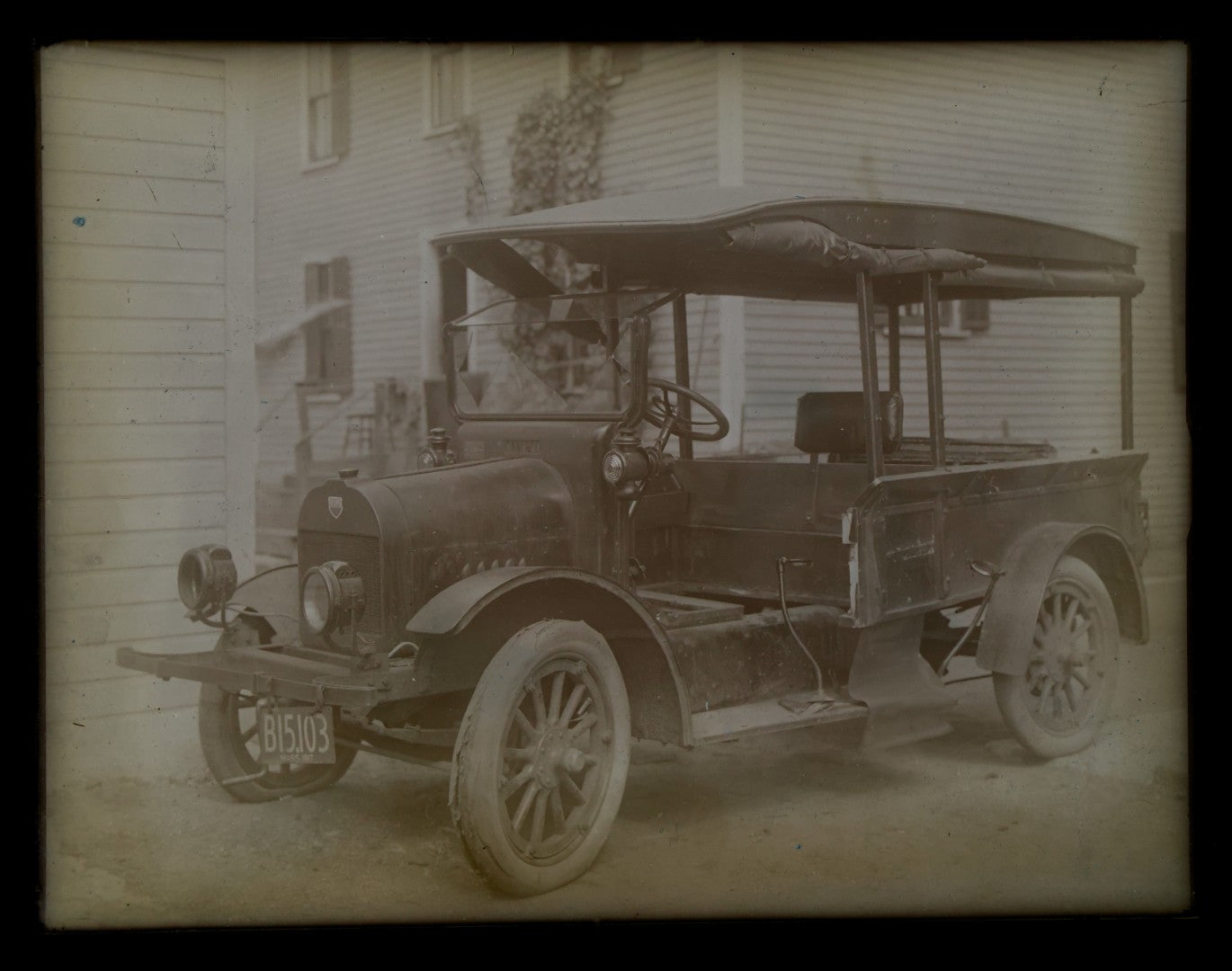 Lot 149 - Grouping Of Five Vintage Glass Plate Photographic Negatives Of Automobiles Including Broken Glass Negative Of Man Repairing Car Plus Two Film Negatives Of Same Repair Scene