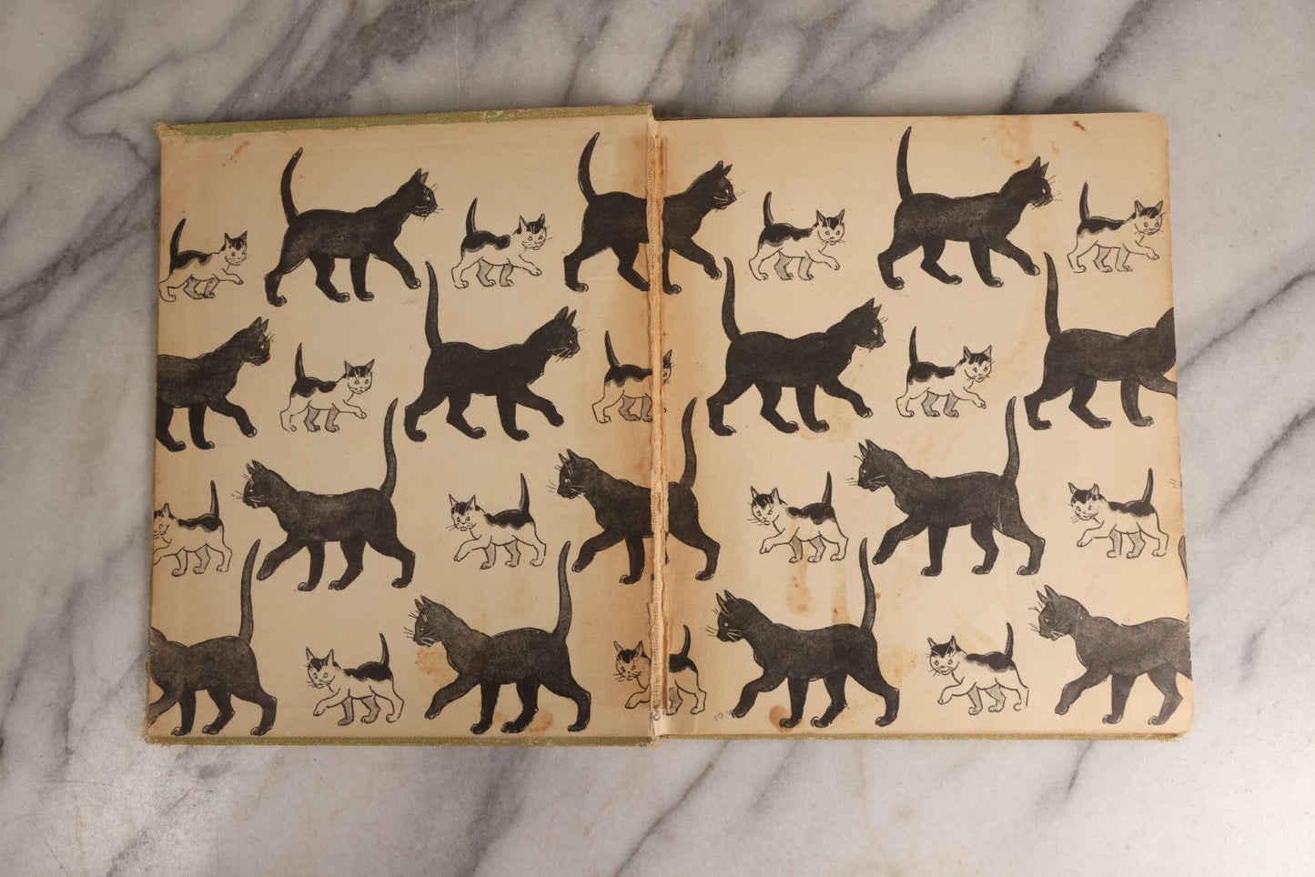 Lot 166 - "The Cat And The Kitten" Vintage Illustrated Children's Book By Berta And Elmer Hader, Published By The Macmillan Company, New York, 1940