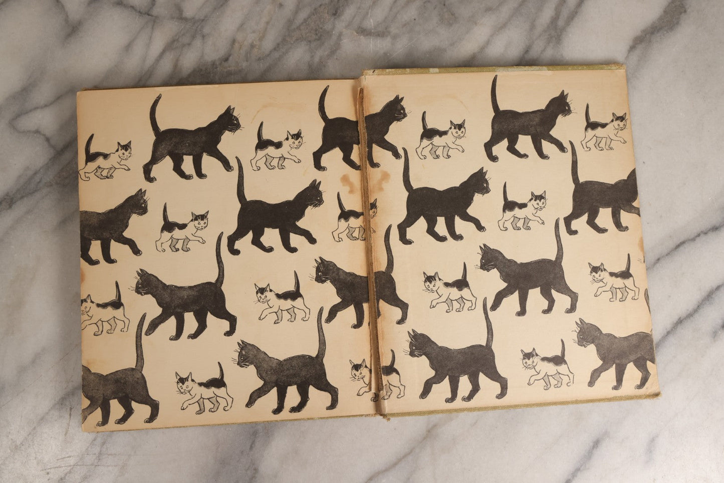 Lot 166 - "The Cat And The Kitten" Vintage Illustrated Children's Book By Berta And Elmer Hader, Published By The Macmillan Company, New York, 1940