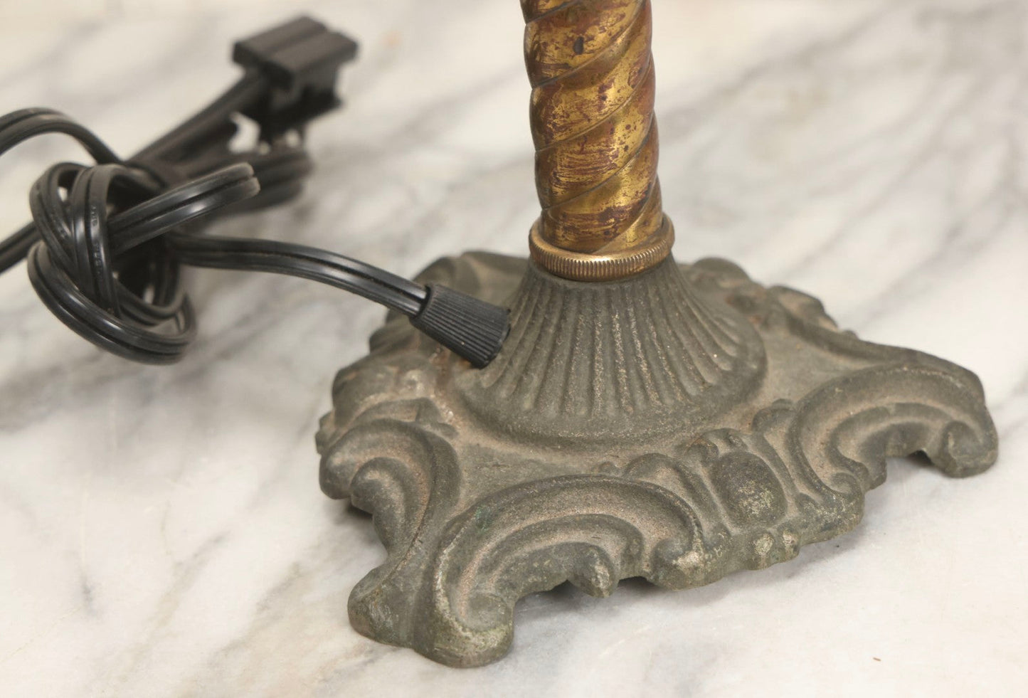 Lot 005 - Antique Gas Lamp To Electric Conversion With Brass Spiral Column And Ornate Cast Iron Base, 15-1/4" H