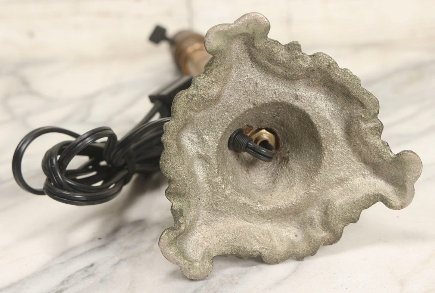 Lot 005 - Antique Gas Lamp To Electric Conversion With Brass Spiral Column And Ornate Cast Iron Base, 15-1/4" H