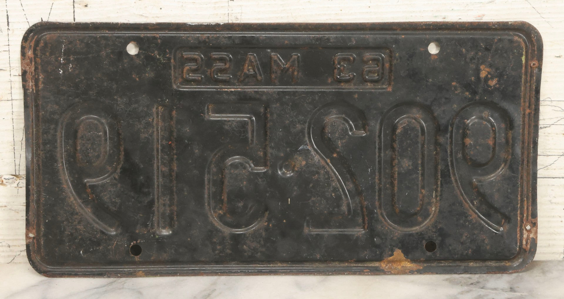 Lot 045 - Pair Of Vintage License Plates: 1965 Scenic New Hampshire And 1963 Massachusetts