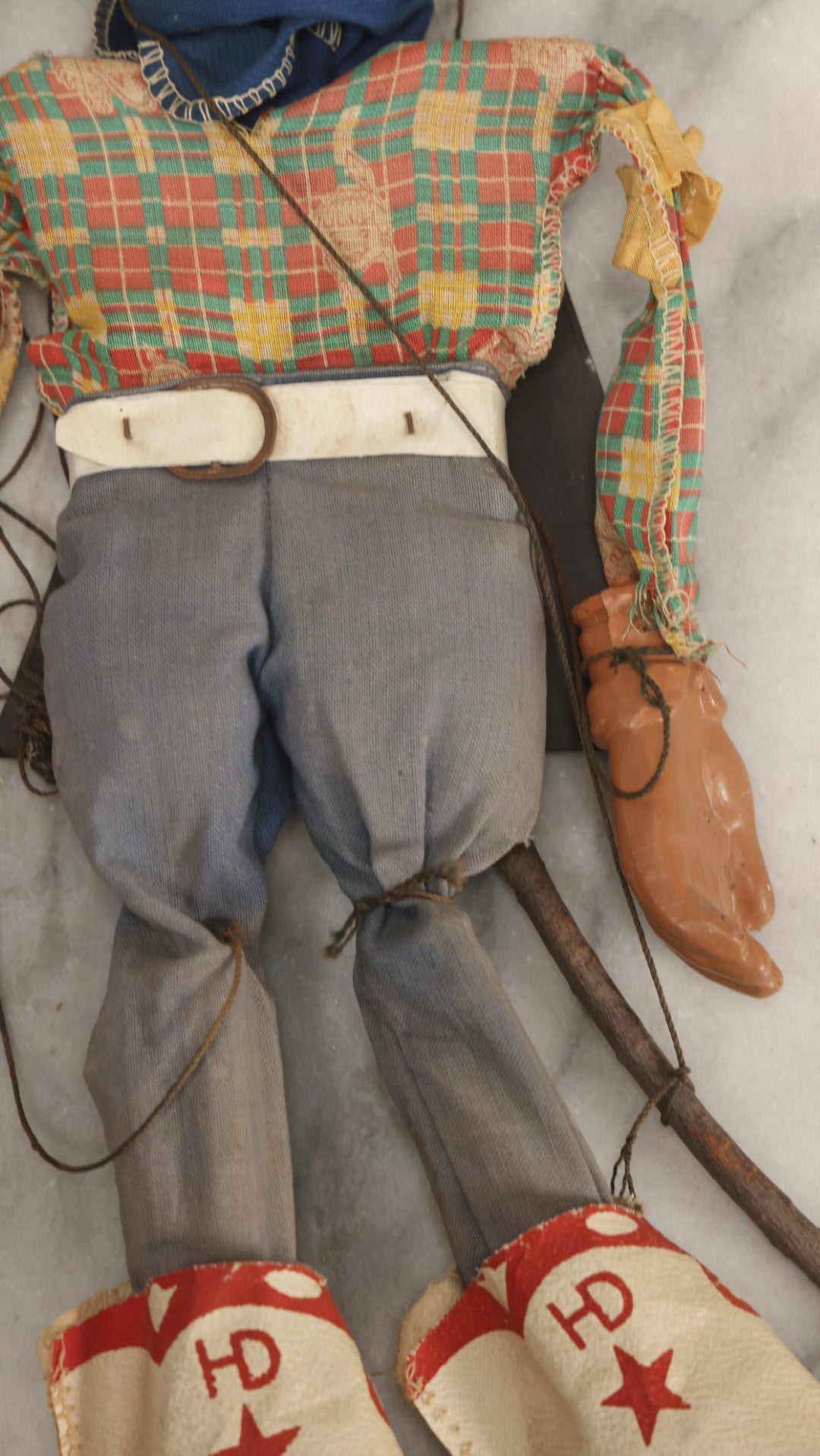 Lot 054 - Vintage Howdy Doody Marionette Puppet Ventriloquist Dummy With Composition Head, Hands, And Feet, Tangled Strings, Doll 17" H
