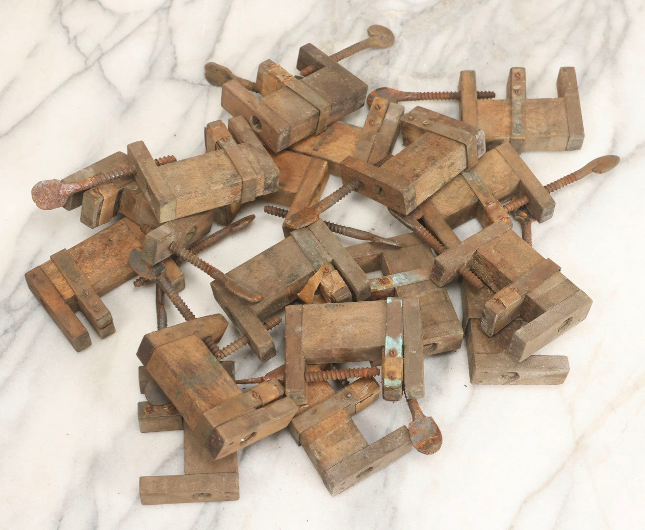 Lot 080 - Grouping Of 17 Vintage Woodworkers Clamps
